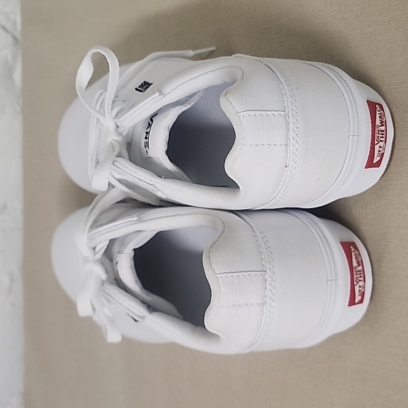 Van's Seldan platform lace-up style canvas white women's 9.5 shoes. - Picture 2 of 6